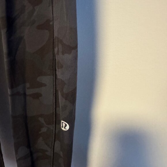 Lululemon Camo High-Rise Crop Leggings | Size 6 - Picture 2 of 3